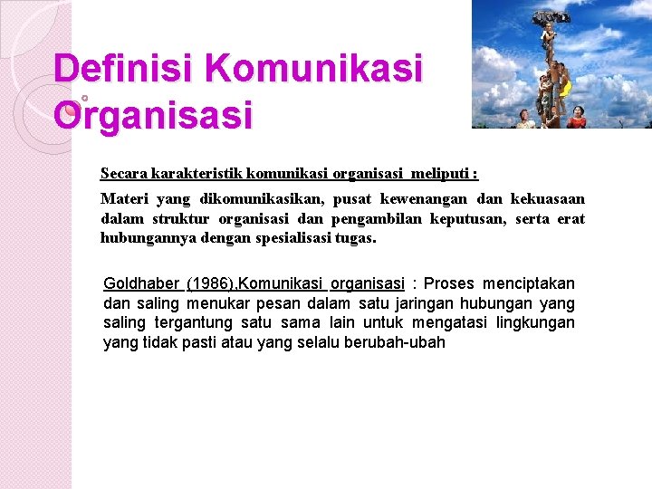 Definisi Komunikasi Organisasi Secara karakteristik komunikasi organisasi meliputi : Materi yang dikomunikasikan, pusat kewenangan