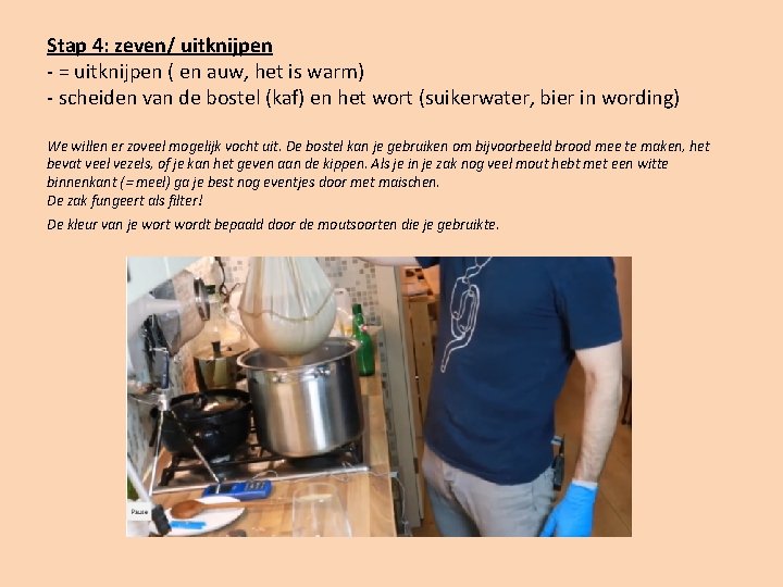 Stap 4: zeven/ uitknijpen - = uitknijpen ( en auw, het is warm) -