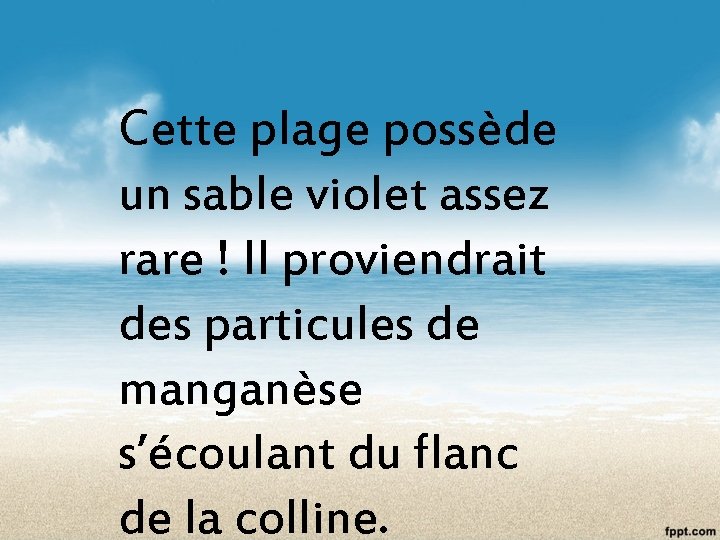 Cette plage possède un sable violet assez rare ! Il proviendrait des particules de