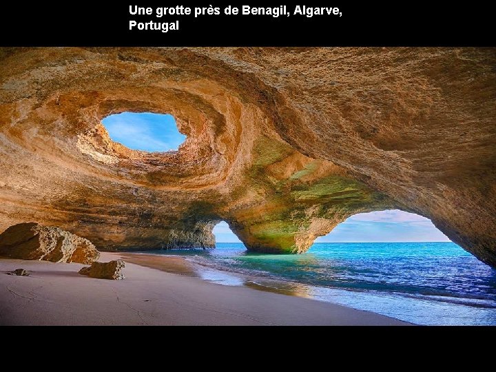 Une grotte près de Benagil, Algarve, Portugal 