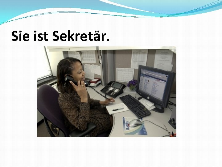 Sie ist Sekretär. 