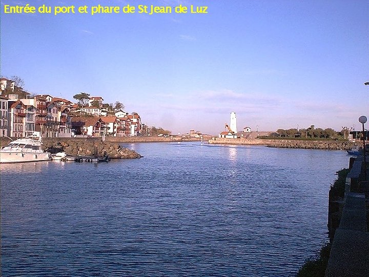 Entrée du port et phare de St Jean de Luz 