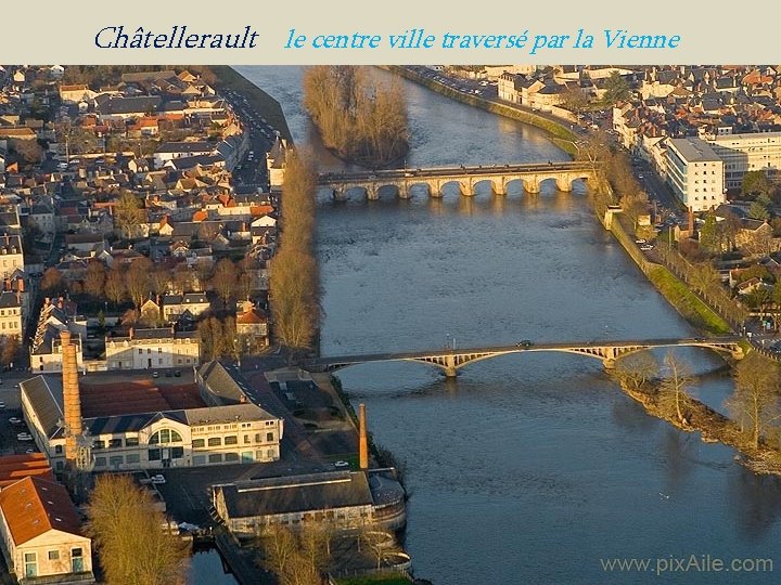 Châtellerault le centre ville traversé par la Vienne 