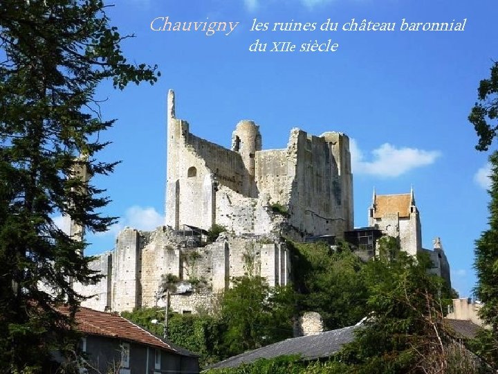 Chauvigny les ruines du château baronnial. du XIIe siècle 