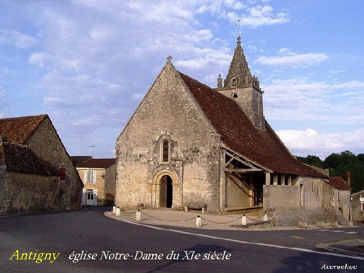 Antigny église Notre-Dame du XIe siècle 