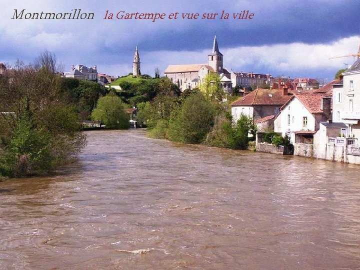 Montmorillon la Gartempe et vue sur la ville 