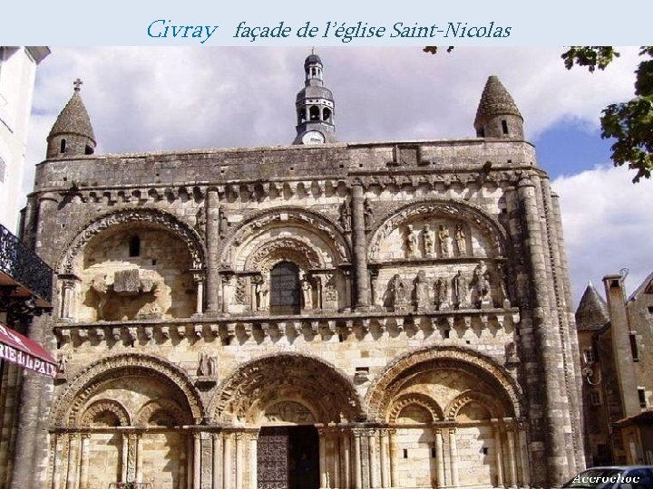 Civray façade de l’église Saint-Nicolas 