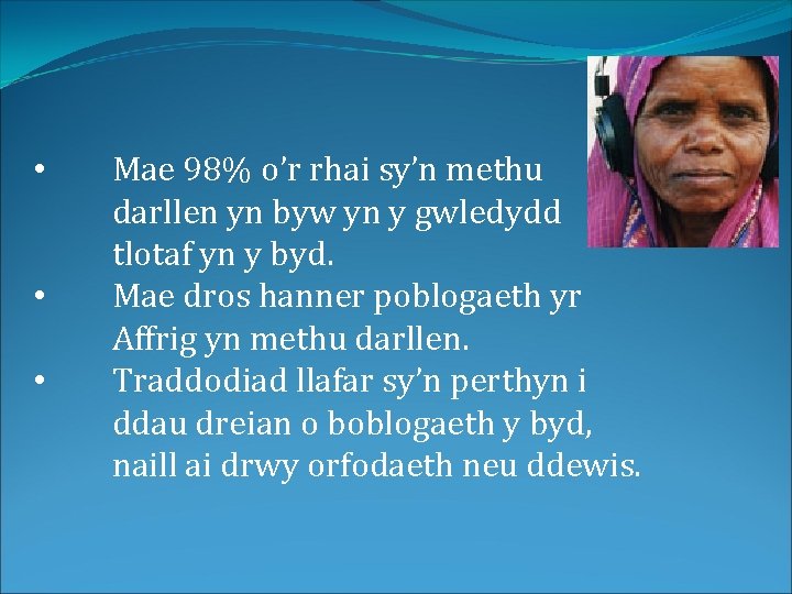  • • • Mae 98% o’r rhai sy’n methu darllen yn byw yn