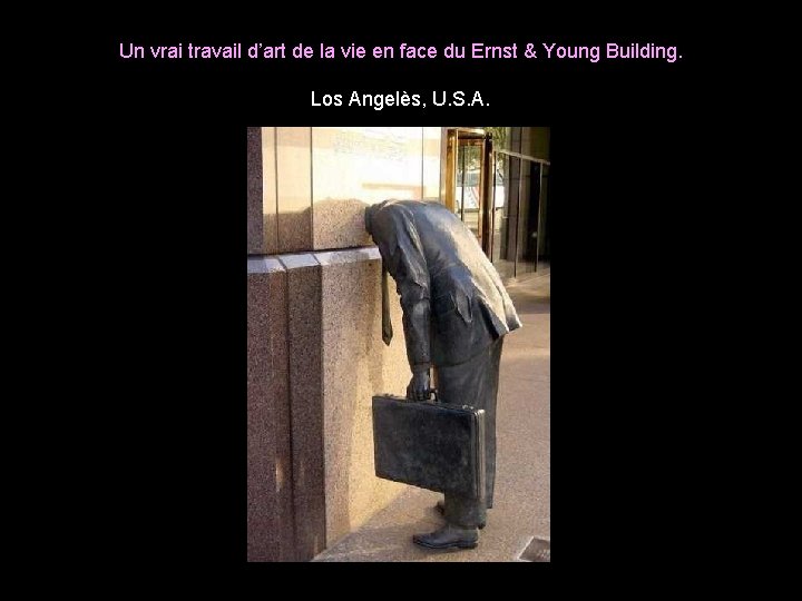 Un vrai travail d’art de la vie en face du Ernst & Young Building.