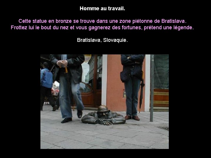 Homme au travail. Cette statue en bronze se trouve dans une zone piétonne de