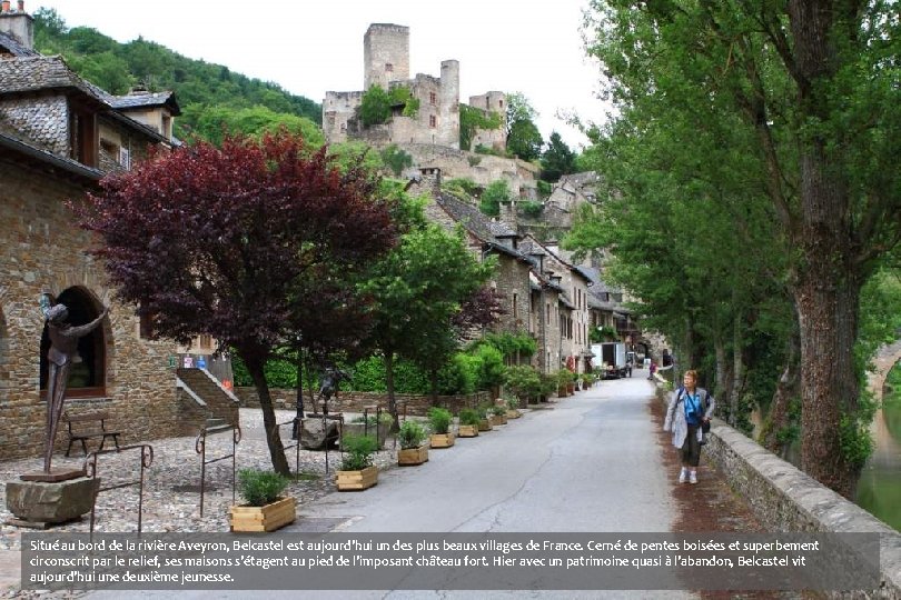 Situé au bord de la rivière Aveyron, Belcastel est aujourd'hui un des plus beaux