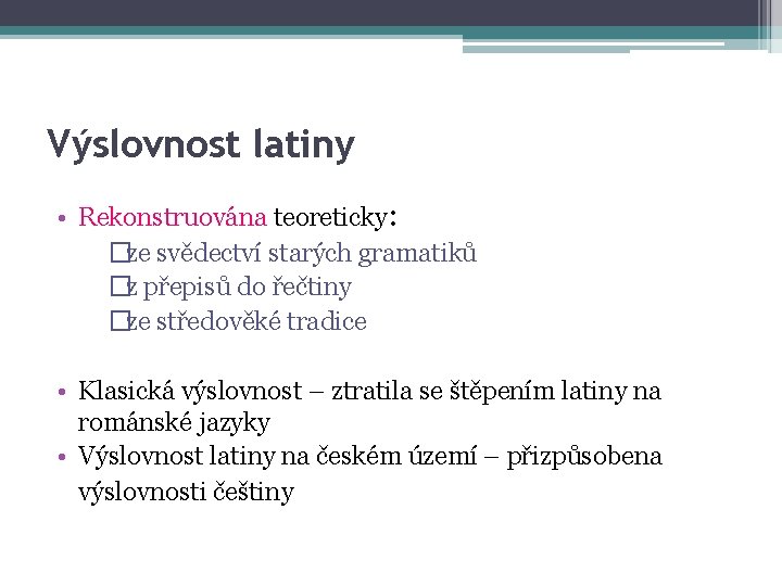 Výslovnost latiny • Rekonstruována teoreticky: �ze svědectví starých gramatiků �z přepisů do řečtiny �ze