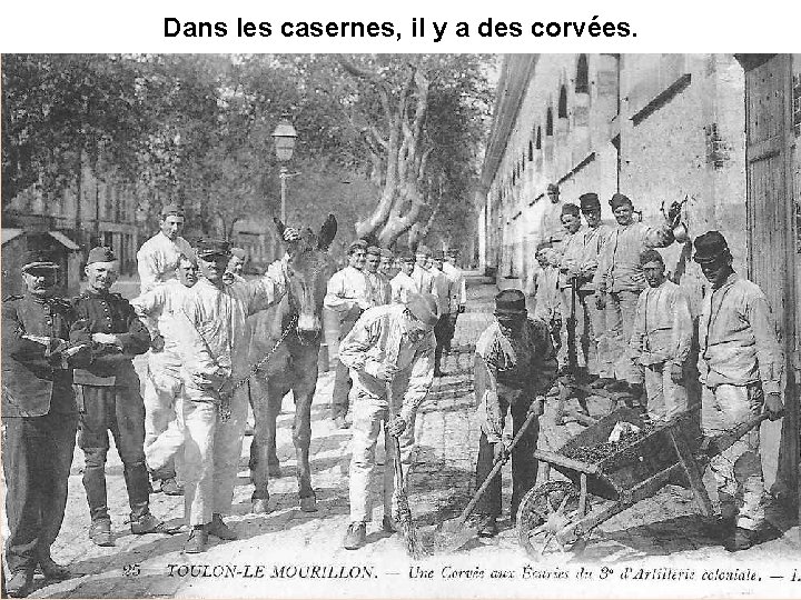 Dans les casernes, il y a des corvées. 