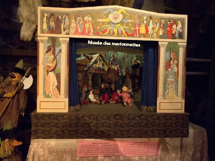 Musée des marionnettes Dans l'intérieur étonnant de l' ancienne église Saint-Jošt se trouve le