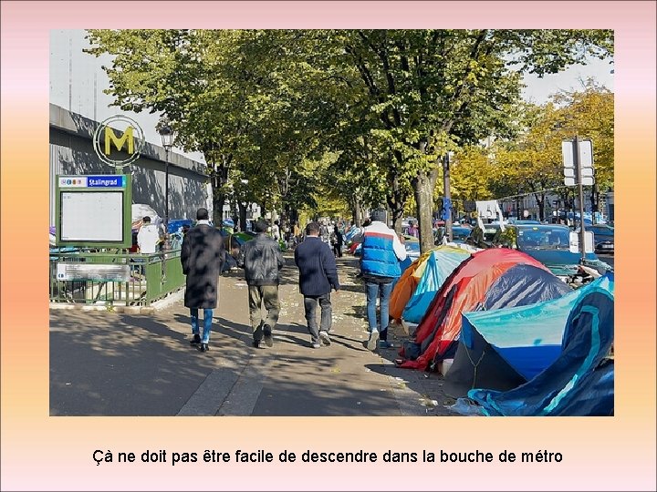 Çà ne doit pas être facile de descendre dans la bouche de métro 