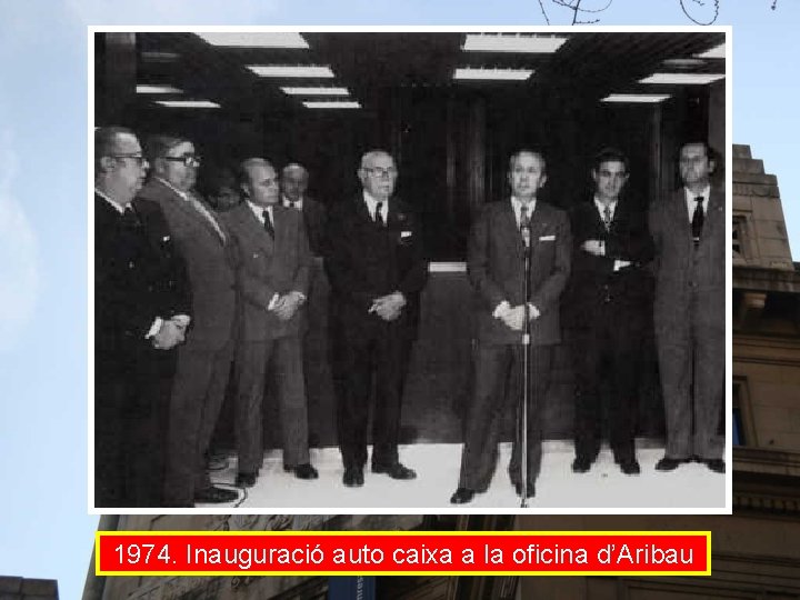 1974. Inauguració auto caixa a la oficina d’Aribau 