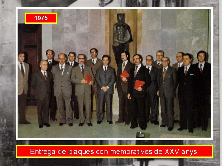 1975 Entrega de plaques con memoratives de XXV anys. 