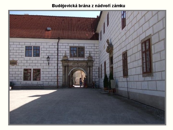 Budějovická brána z nádvoří zámku 