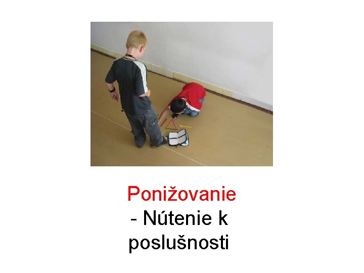 Ponižovanie - Nútenie k poslušnosti 