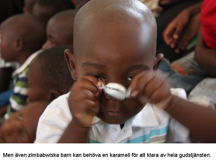 Men även zimbabwiska barn kan behöva en karamell för att klara av hela gudstjänsten.