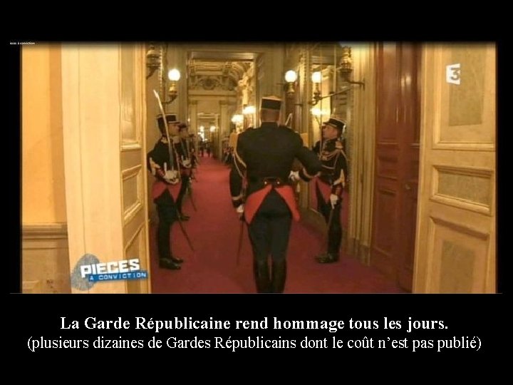 La Garde Républicaine rend hommage tous les jours. (plusieurs dizaines de Gardes Républicains dont