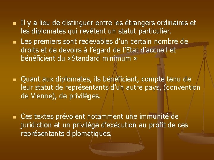 n n Il y a lieu de distinguer entre les étrangers ordinaires et les