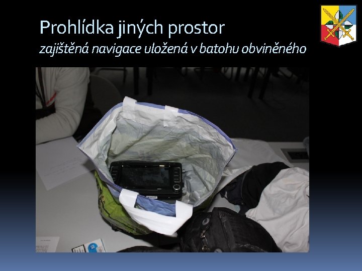 Prohlídka jiných prostor zajištěná navigace uložená v batohu obviněného 