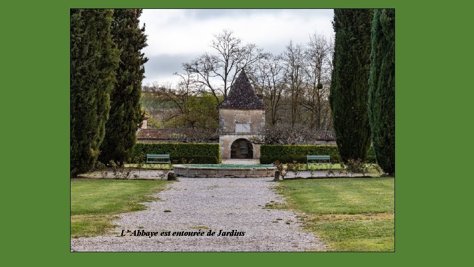 L’ Abbaye est entourée de Jardins 