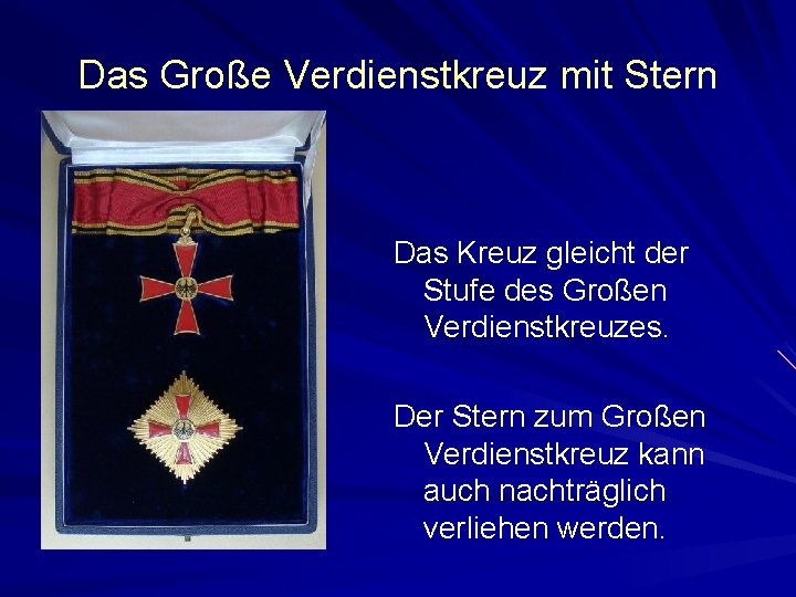 Das Große Verdienstkreuz mit Stern Das Kreuz gleicht der Stufe des Großen Verdienstkreuzes. Der