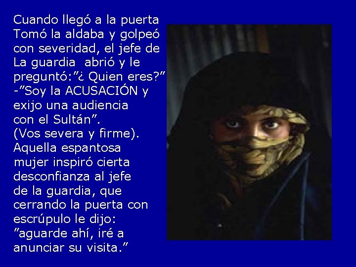 Cuando llegó a la puerta Tomó la aldaba y golpeó con severidad, el jefe