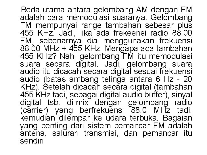 Beda utama antara gelombang AM dengan FM adalah cara memodulasi suaranya. Gelombang FM mempunyai