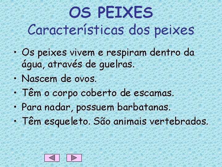 OS PEIXES Características dos peixes • Os peixes vivem e respiram dentro da água,