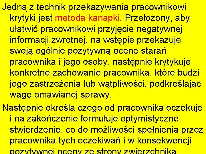 Jedną z technik przekazywania pracownikowi krytyki jest metoda kanapki. Przełożony, aby ułatwić pracownikowi przyjęcie