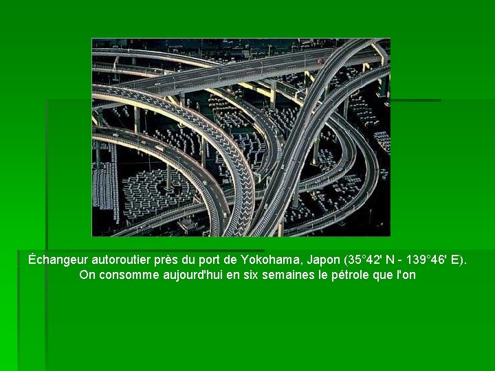 Échangeur autoroutier près du port de Yokohama, Japon (35° 42' N - 139° 46'