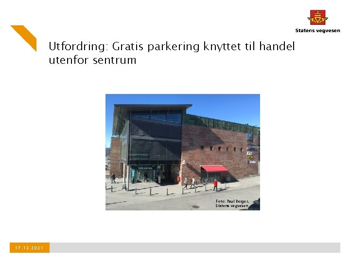 Utfordring: Gratis parkering knyttet til handel utenfor sentrum Foto: Paul Berger, Statens vegvesen 17.