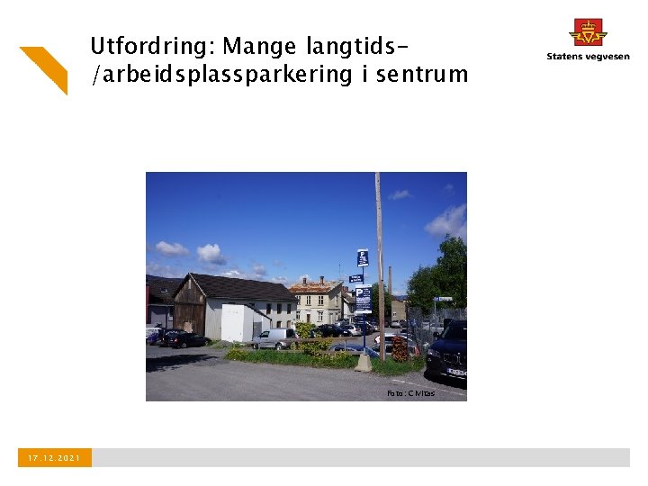 Utfordring: Mange langtids/arbeidsplassparkering i sentrum Foto: Civitas 17. 12. 2021 