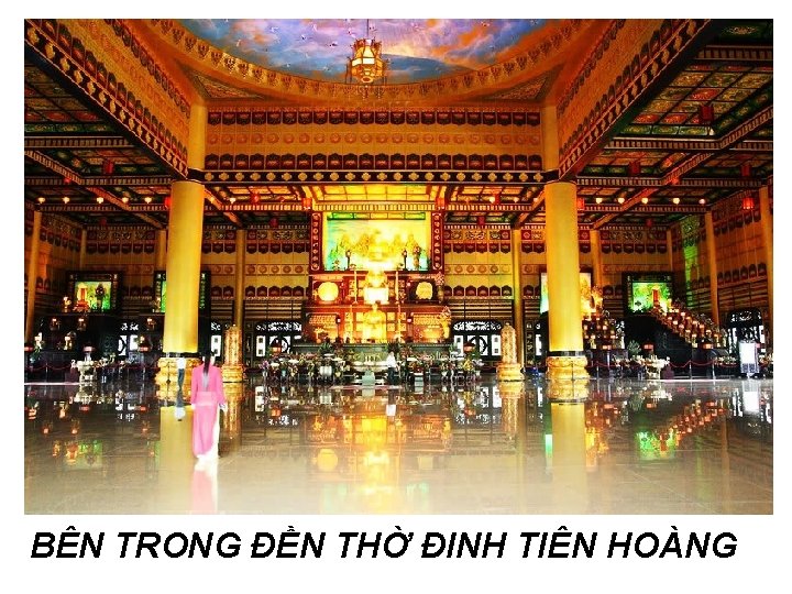 BÊN TRONG ĐỀN THỜ ĐINH TIÊN HOÀNG 