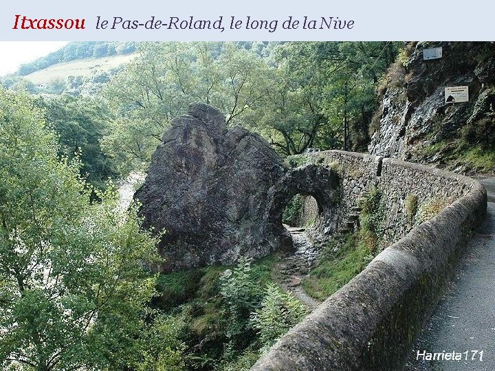 Itxassou le Pas-de-Roland, le long de la Nive 