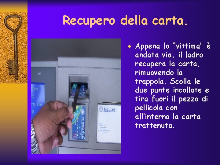 Recupero della carta. ¨ Appena la “vittima" è andata via, il ladro recupera la