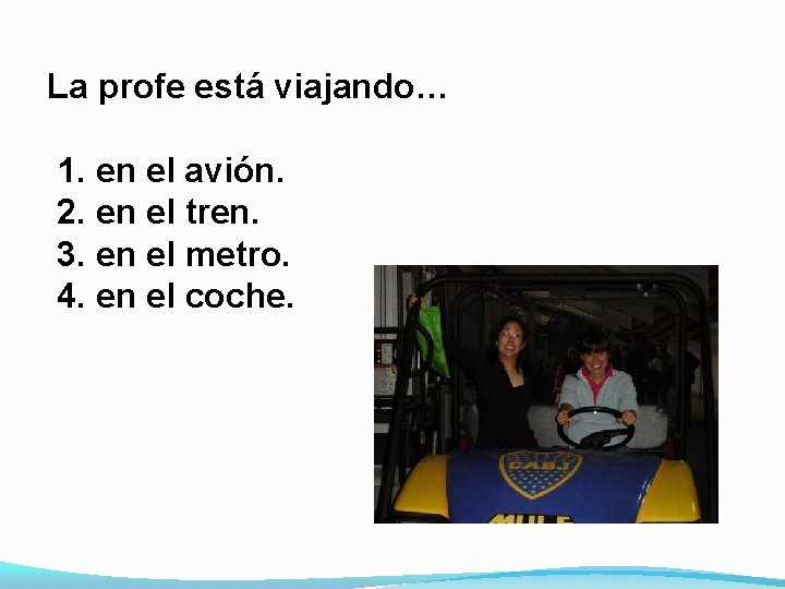 La profe está viajando… 1. en el avión. 2. en el tren. 3. en