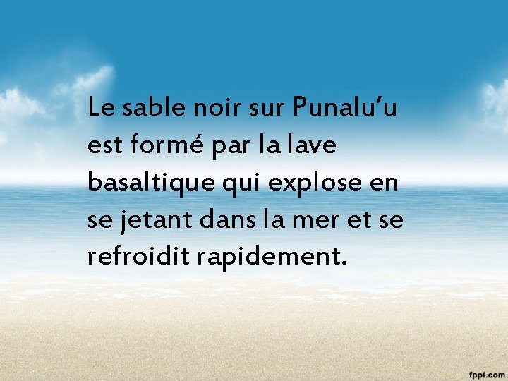 Le sable noir sur Punalu’u est formé par la lave basaltique qui explose en