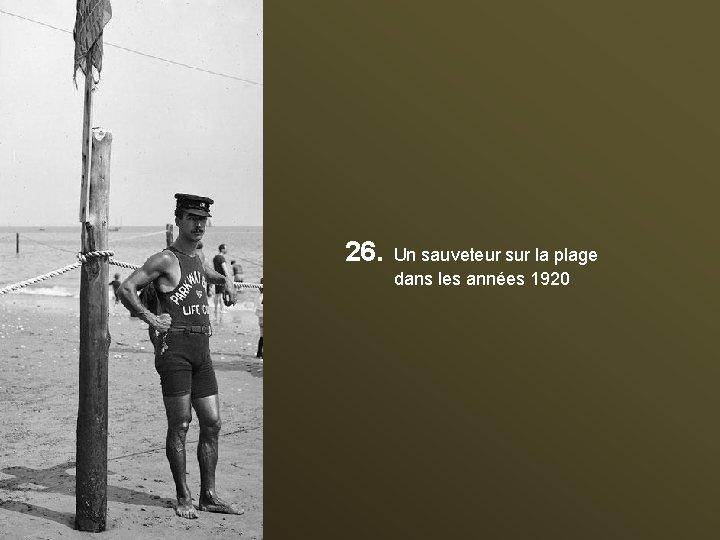 26. Un sauveteur sur la plage dans les années 1920 