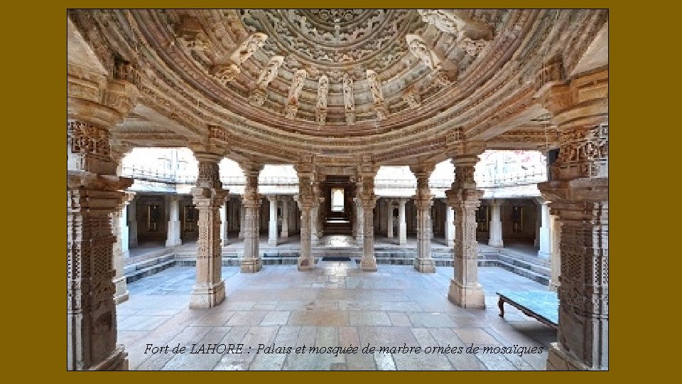 Fort de LAHORE : Palais et mosquée de marbre ornées de mosaïques 