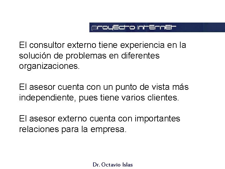 El consultor externo tiene experiencia en la solución de problemas en diferentes organizaciones. El