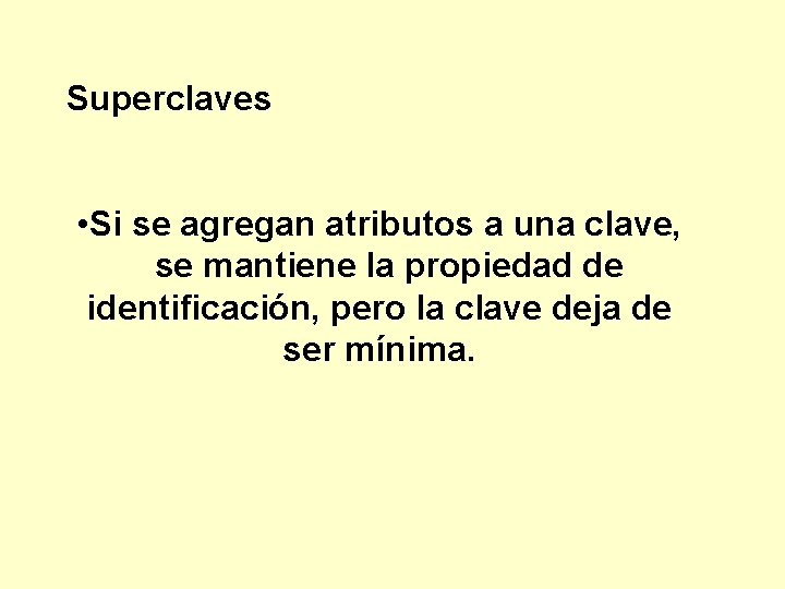 Superclaves • Si se agregan atributos a una clave, se mantiene la propiedad de