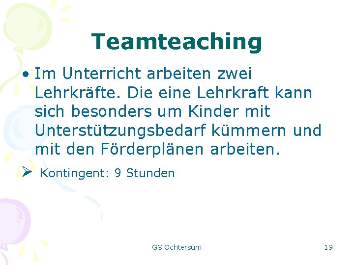 Teamteaching • Im Unterricht arbeiten zwei Lehrkräfte. Die eine Lehrkraft kann sich besonders um