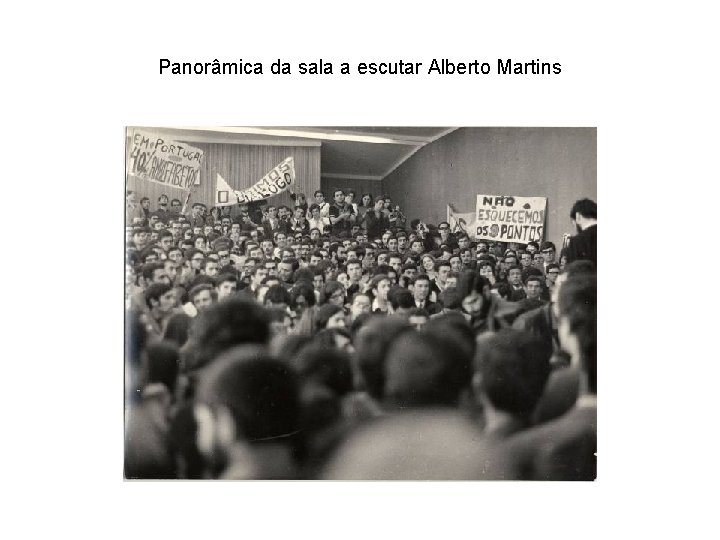 Panorâmica da sala a escutar Alberto Martins 