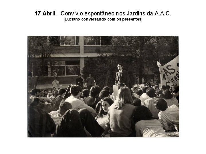 17 Abril - Convívio espontâneo nos Jardins da A. A. C. (Luciano conversando com