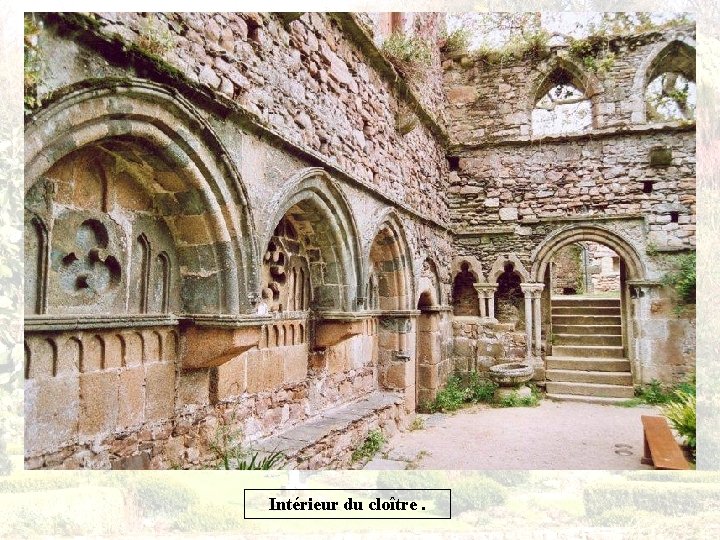 Intérieur du cloître. 