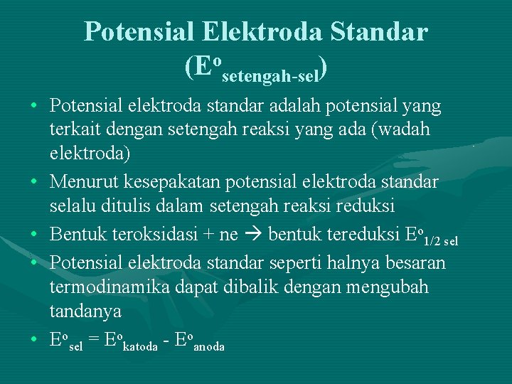 Potensial Elektroda Standar (Eosetengah-sel) • Potensial elektroda standar adalah potensial yang terkait dengan setengah